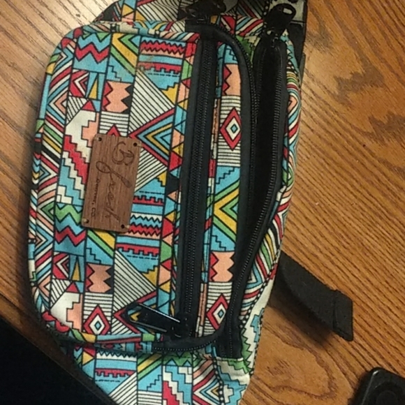 B. Fresh beltpack - Picture 1 of 3